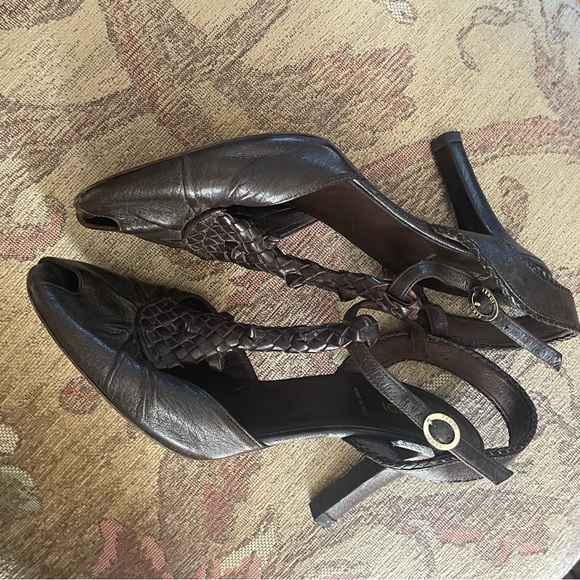 Rare Vintage FENDI Spy Sandals Beautiful Peep Toe with T Strap - Picture 2 of 16